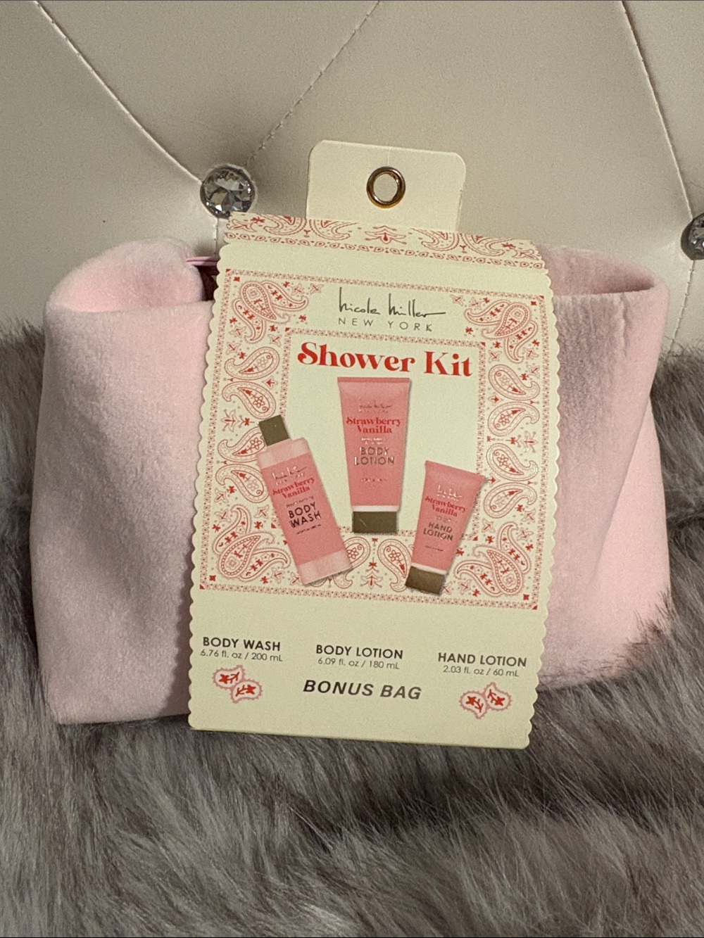 Nicole Miller Pink Shower Kit with Bonus Bag
